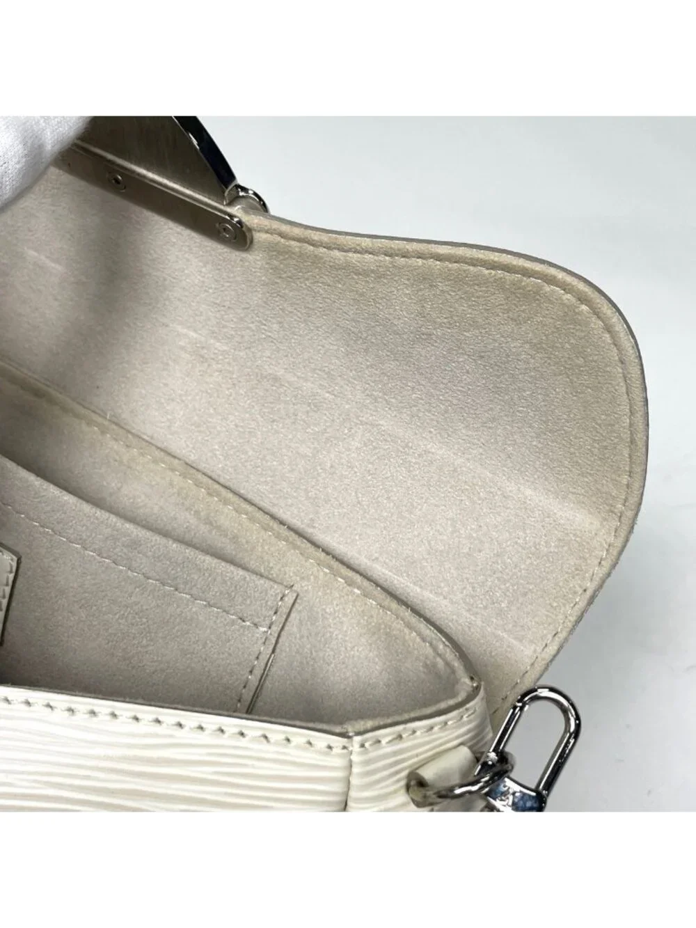 Louis Vuitton Pochette Montaigne Shoulder Bag Epi Ivoire